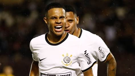 Pedro Est De Malas Prontas E Novo Destino Chama Aten O No Corinthians