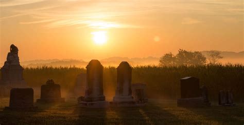 Top 11 Most Haunted Cemeteries in America | Haunted Rooms America