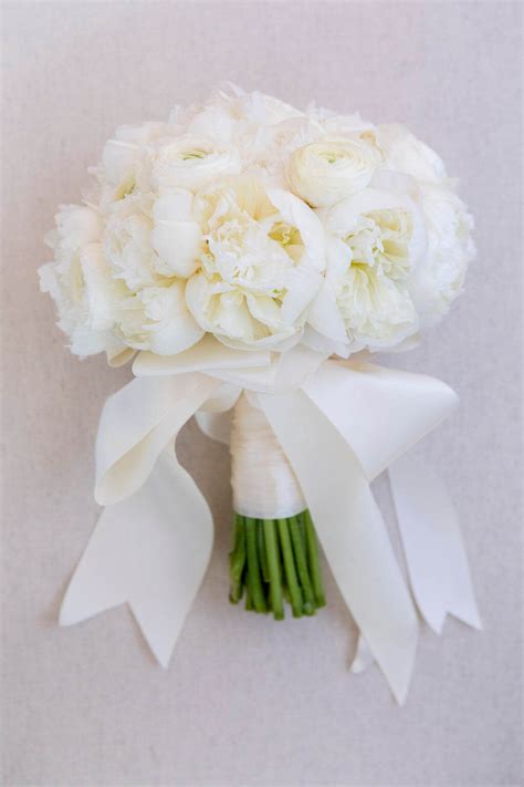 The Guide To White Bridal Bouquets Plus Inspiration Gallery — Eddie