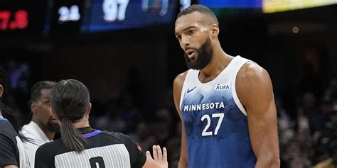 Rudy Gobert Le Hace El Gesto Del Dinero A Un Rbitro Y Se Podr A Meter