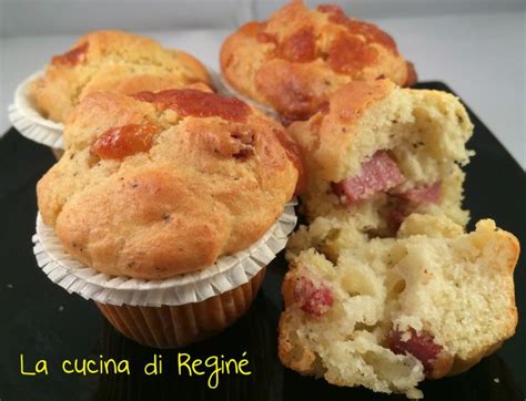 Three Muffins Sitting On Top Of A Black Plate With The Words La Cucina