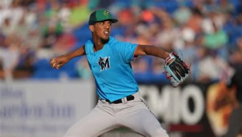 Eury P Rez El Pr Ximo Sandy Alc Ntara De Marlins