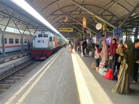 H Lebaran Pelanggan Kereta Api Di Daop Surabaya Lebih Banyak Yang