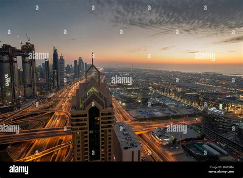 Cityscapes par jour et nuit avec Singapour ou Dubaï Pour Singapour