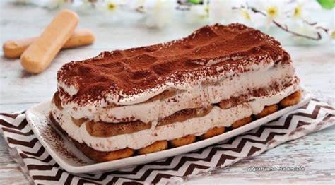 Tiramisù veloce con panna e cacao senza uova e mascarpone