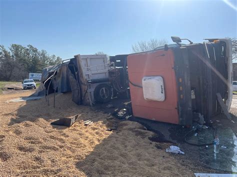 Camionero Lesionado Al Volcar En La Ruta 8 A La Altura De Urquiza