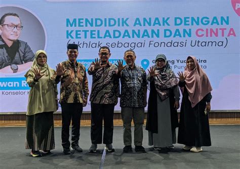 Seminar Parenting Dengan Tema Mendidik Anak Dengan Keteladanan Dan