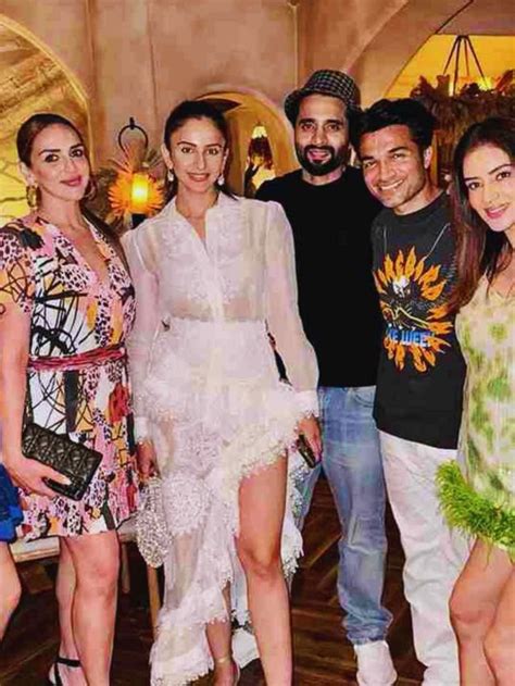 Jackky Bhagnani Rakul Preet Singh Esha Deol Celebrate Friend S