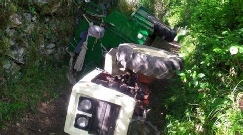 Un Hombre De A Os Trasladado Al Chn Tras Volcar Su Tractor En Leitza