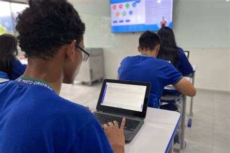 Projeto do Governo de MT que proíbe uso de celular em sala de aula é