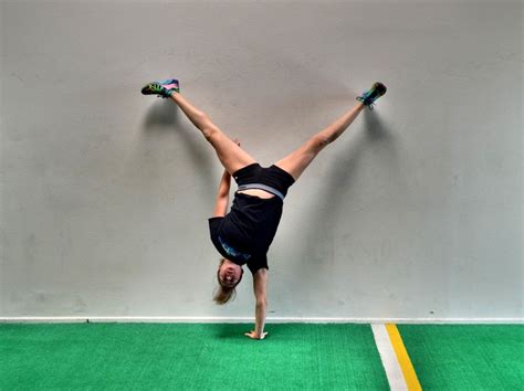 How To Do A Handstand Redefining Strength Handstand Wall Handstand