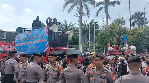 Panas Massa Pendukung Dan Penolak Hak Angket Berhadapan Di DPR