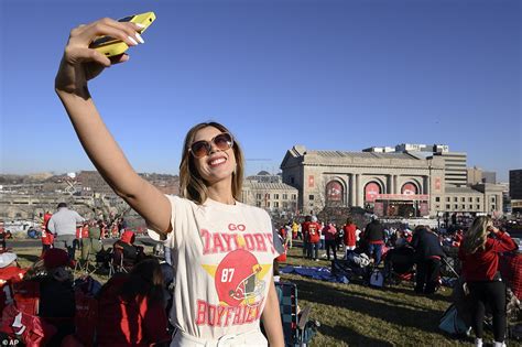 Super Bowl 2024 parade: Kansas City toasts Patrick Mahomes, Travis ...