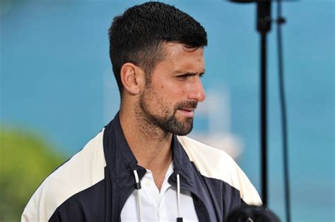 Djokovic sobe em mais uma lista na qual persegue um recorde histórico