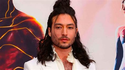 Ezra Miller Aparece En P Blico En La Premiere De The Flash Y Habla Por