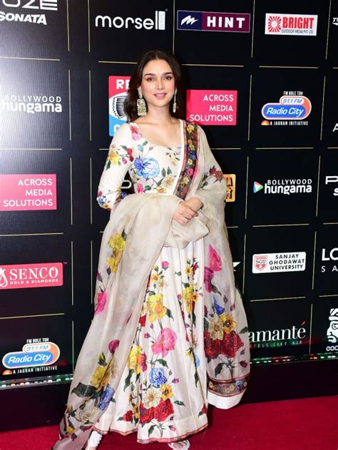 Aditi Rao Hydari Sonakshi Sinha Among Stars At Red Carpet Event