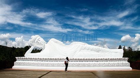 Destinasi Wisata Bali, Patung Budha Tidur di Vihara Dharma Giri Tabanan ...