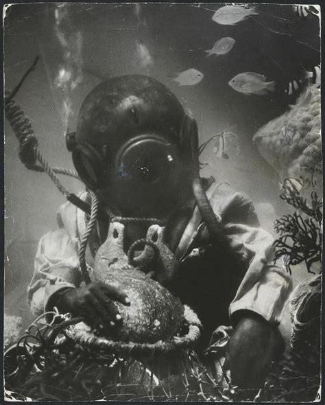 Pearl Diver Collecting Shells From The Beds Of Torres Strait