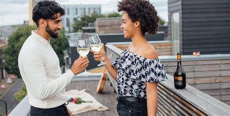 Wine Tasting Outfits 2021 10 Chic And Comfortable Looks For Your Next Vineyard Adventure