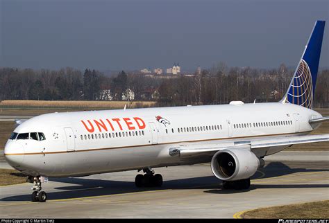 N United Airlines Boeing Er Photo By Martin Tietz Id