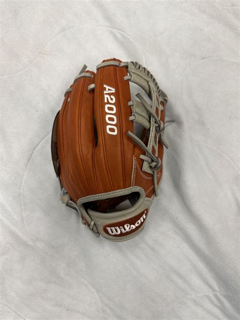 New Right Hand Throw 11 5 A2000 Baseball Glove 1716 May Gotm Slight