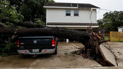 Two People Dead In Texas Beryl Continues Path North As Tropical Storm