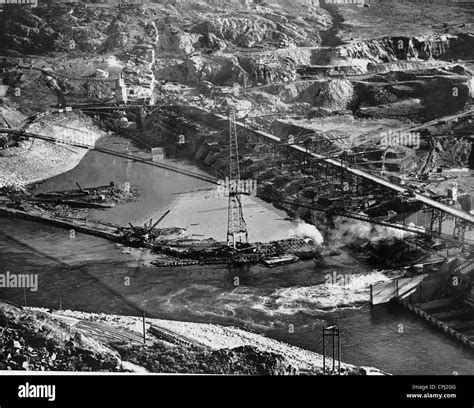 Construction of the Grand Coulee Dam, 1937 Stock Photo - Alamy