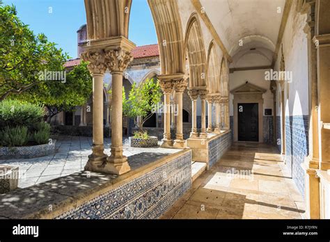 Clo Tre Du Cimeti Re Ou Claustro Do Cemit Rio Couvent Du Christ