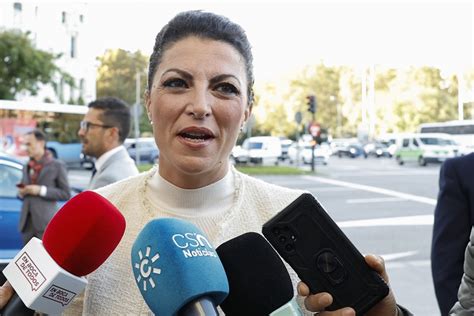 Macarena Olona abre campaña para el 23J en un protíbulo