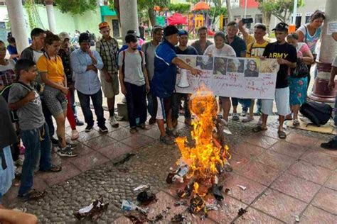 Migrantes Queman Pi Atas De Presidentes Como Protesta En Chiapas