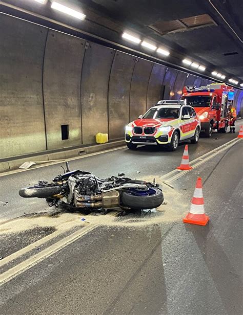 Kanton Uri Hospental Verkehrsunfall Im Gotthard Strassentunnel