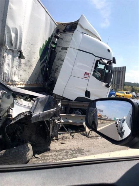 Pendik Te Beton Tankeri Ve T R N Kar T Kazada Beton Tankeri Yola