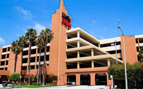 WallyPark LAX Airport Parking | Los Angeles Covered Airport Parking