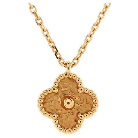 Van Cleef And Arpels Collier Pendentif Sweet Alhambra En Or Jaune