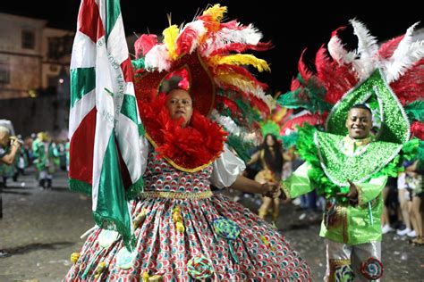 Desfile Das Escolas De Samba Ouro Preto Uni O Recreativa Do