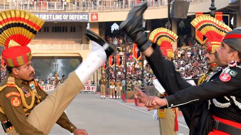 Pak Vs India Face To Face Aggressive Gesture In Beating Retreat