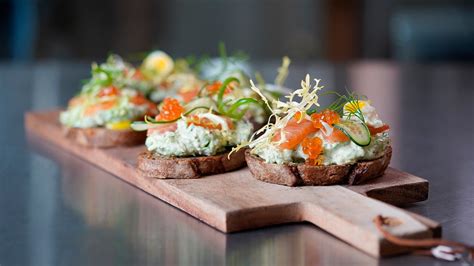 Tostada de salmón ahumado y aguacate Receta UFS