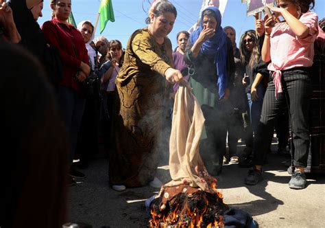 Iran Tränengas und Schüsse bei erneuten massiven Protesten DER SPIEGEL