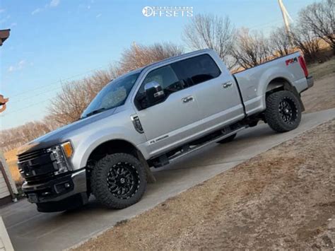 2017 Ford F 350 Super Duty With 20x10 25 TIS 544BM And 33 12 5R20