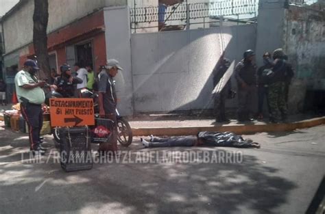 Abandonaron El Cad Ver De Un Hombre En La Avenida Principal De El