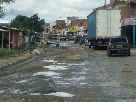 Moradores denunciam problemas urbanísticos no bairro de Encruzilhada