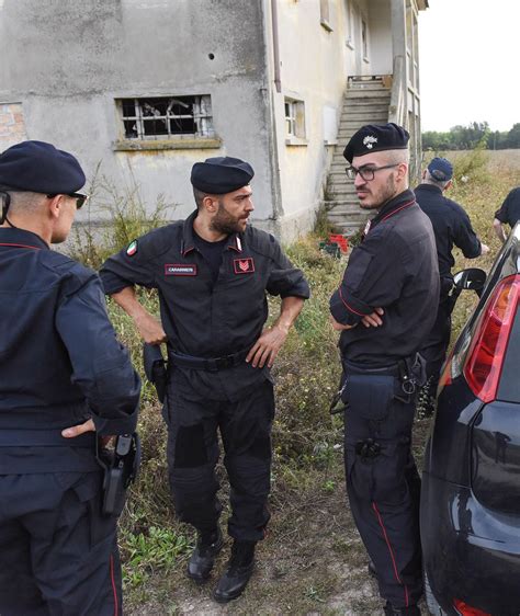 Sorpreso Mentre Spaccia Si Barrica In Casa