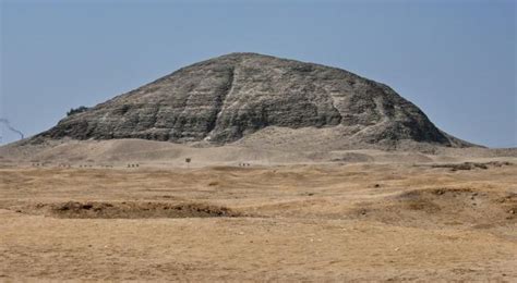 Pretty Egypt :: Day Trip to Fayoum Pyramids from Cairo