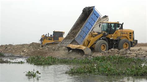 Great Huge Big Rock Pushing Special Activity Wheel Loader Bulldozer