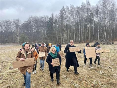 Protestowali Przeciwko Wycince Drzew Na Bukowej G Rze W D Browie