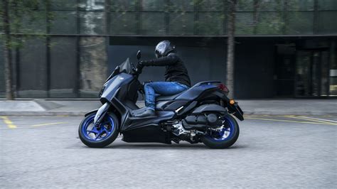 Nouveau Les Yamaha Xmax Et Avec La Connectivit Et Une Assise