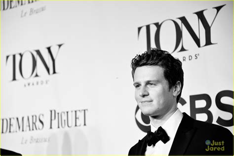 Frozens Jonathan Groff Makes His Tony Awards 2014 Entrance Photo