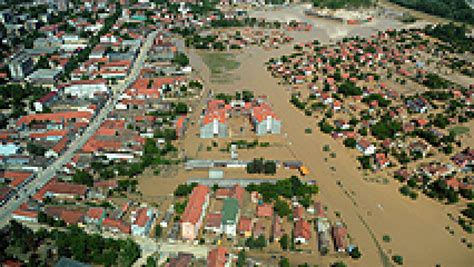 Las Peores Inundaciones En Los Balcanes En Un Siglo Dejan Ya Al Menos