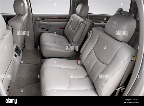 2006 Cadillac Escalade ESV in Silver - Rear seats Stock Photo - Alamy