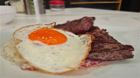 Entraña a la plancha con salsa de pimienta y salsa de vino tinto